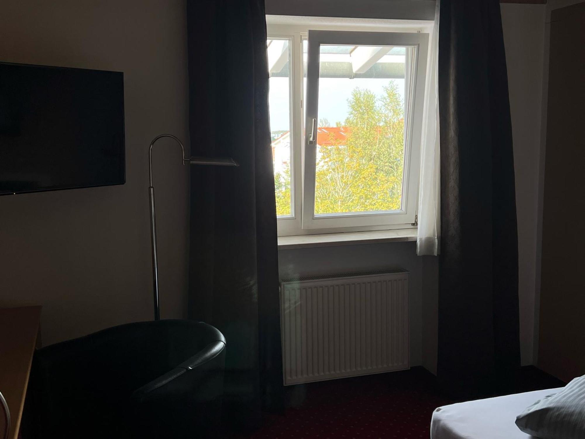 Hotel Konradp Holzkirchen Holzkirchen  Room photo