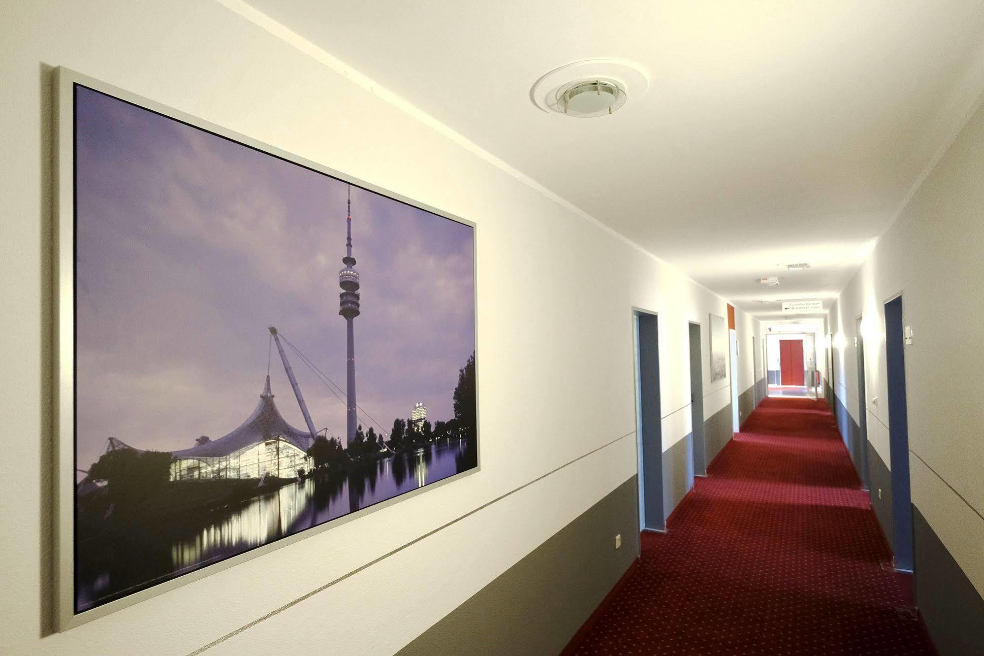 Hotel Konradp Holzkirchen Holzkirchen  Exterior photo